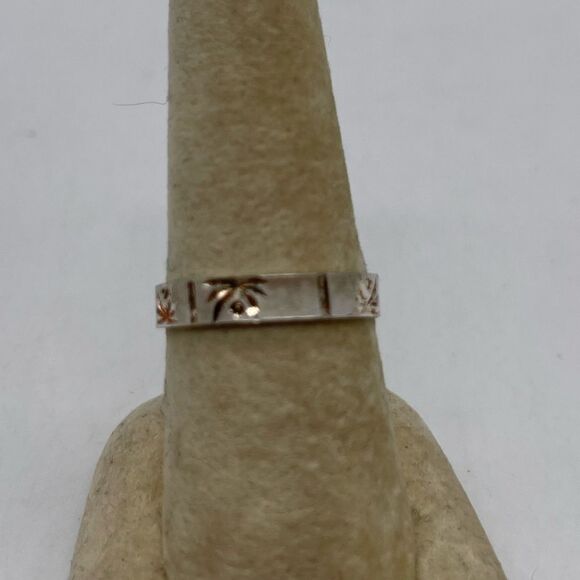 Sterling Silver 925 Ring with Decor - Picture 2 of 4